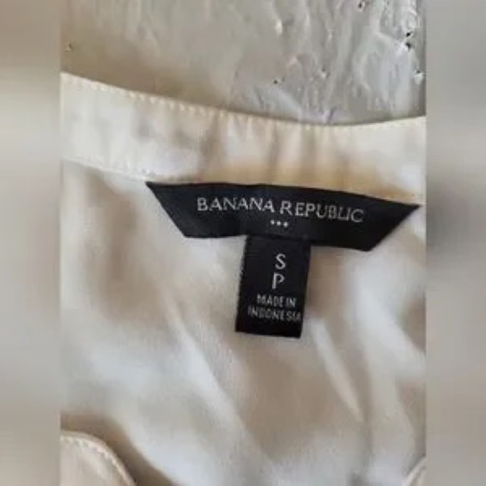 Banana Republic White V-Neck Flutter Sleeve Blouse - Picture 3 of 3